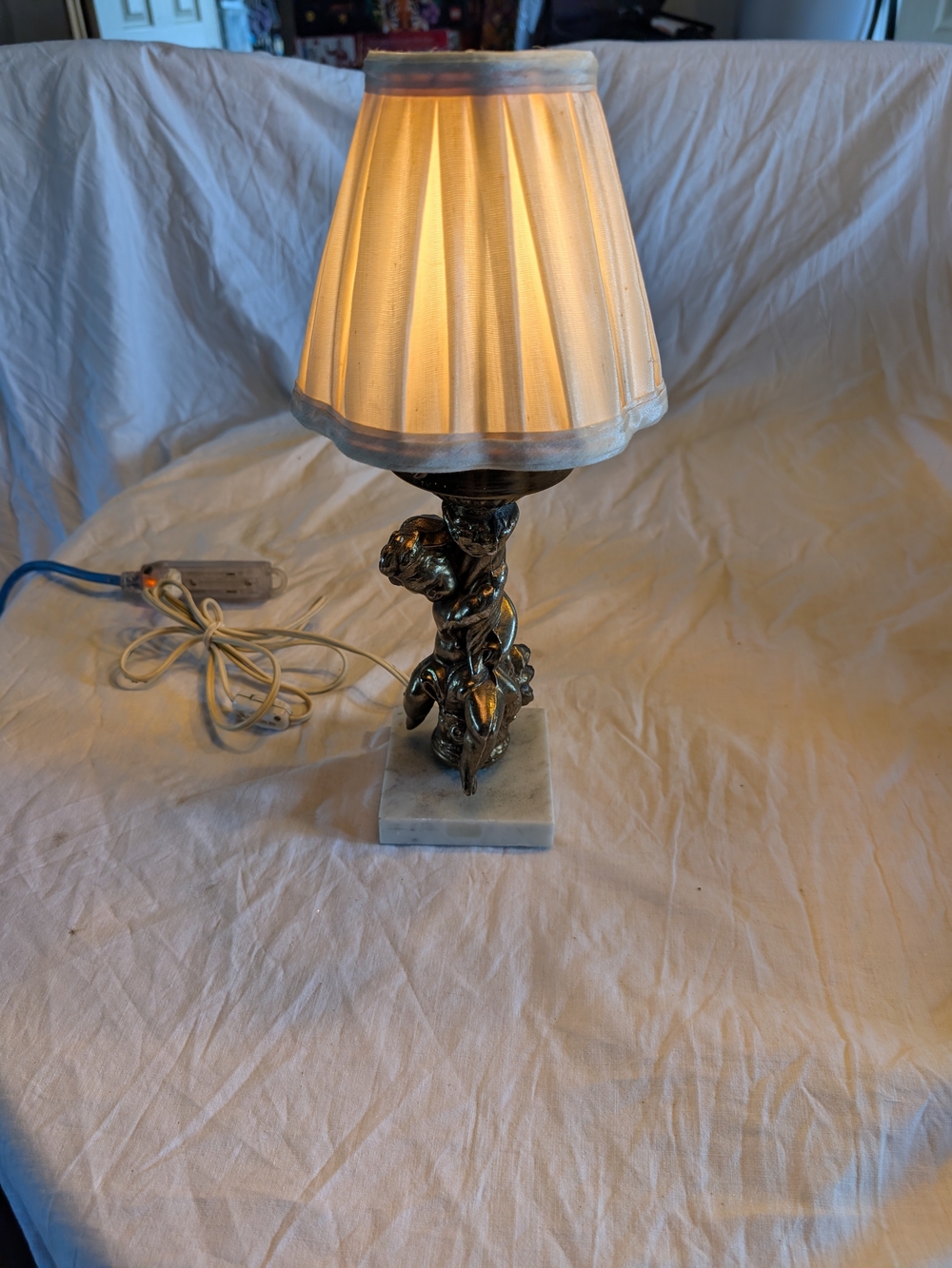 2/100$ Vintage Cream Lamp with brass cherubin